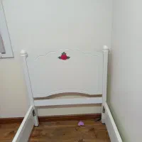 یک عدد تخت تک نفره