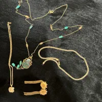 فروش طلاهای شیک ۴۰۰بالا تابلو همگی فاکتور دارند