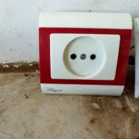 کلید پریز و بشکه بنایی. میز فلزی و ...