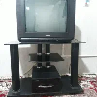 تلویزیون با میز