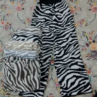 تعدادی لباس نو|لباس|زابل, |دیوار