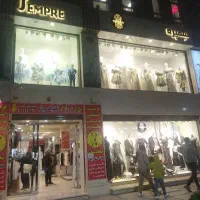 همکار فروشنده خانم