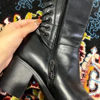 پوتین بلند|کیف، کفش، کمربند|گرگان, |دیوار