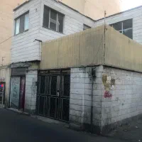 ملک مسکونی ۲ طبقه و یک مغازه تجاری