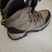 پوتین|کیف، کفش، کمربند|رشت, پل تالشان|دیوار