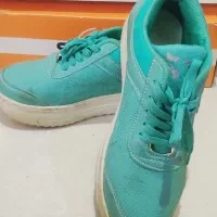 تعدادی کفش بچگونه و زنونه در حد نو|کیف، کفش، کمربند|اشتهارد, |دیوار