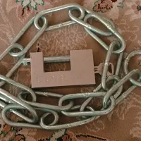 قفل کتابی و زنجیر