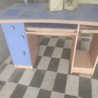 میز کامپیوتر در حد نو