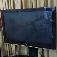 تلوزیون به همراه زیر تلوزیون