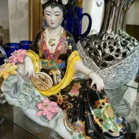 مجسمه بانوی چینی کاملا سالم