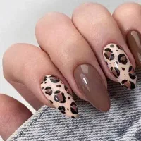 کاشت ناخن درسالن زیبایی غزل حاتمی