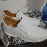 یک جفت کفش اصل شیک چرم راحتی سایز۴۰