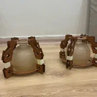 یک جفت لوستر همراه با چراغ