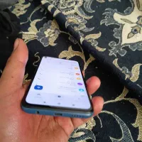 یک عدد گوشی به فروش می‌رسد