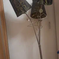 آباژور ایستاده