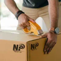 نیروی آقا بسته بندی و تحویل بار