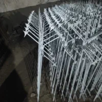 حفاظ روی دیوار نرده سه شاخ  شاخگوزنی