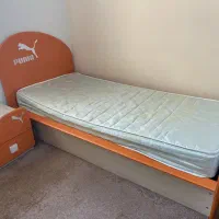 تختخواب یک نفره به همراه پاتختی