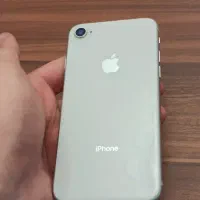 ایفون ۸ سفید در حد نو