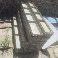 تعدادی قالب لبه ۵ تسمه ای