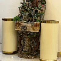 گلدان و آبنمای در حد نو