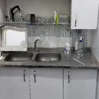 کمد کابینت و صندلی