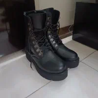 بوت مشکی بسیار شیک کاملا نو،