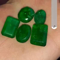 سنگ زمرد از طرفای افغانستان آمده