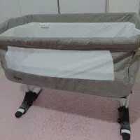 تخت کنار مادر