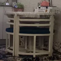 میز نهار خوری تمیز وسالم هست