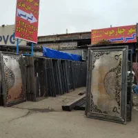 درب پشت بام آسانسور ورودی حیاط در باغی پارکینگ