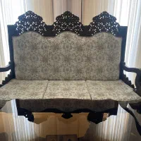 مبلمان کار شده  با میز ناهار خوری و ویترین