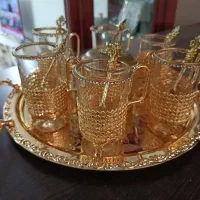 مقداری لوازم آشپزخانه و  ظروف برنجی و طلایی