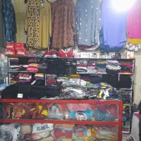 فروشنده مغازه لباس زنانه