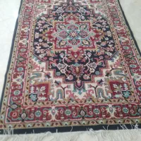 دوعدد فرش یکی سالم ویکی گوشه پاره هستش