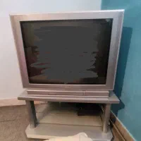 تلویزیون و میز دست دوم