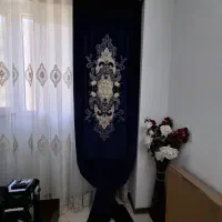 دکور پرده مخمل دو عدد آبی درباری درحد نو|پرده، رانر، رومیزی|شاهین‌شهر, مسکن مهر|دیوار
