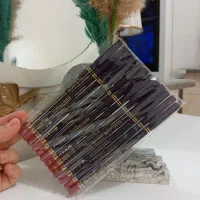 یک بستە مداد لب موجود