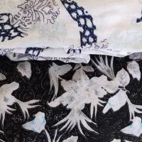 چادر رنگی دوخته شده.