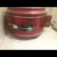 تلویزیون و یک سری وسایل خونه