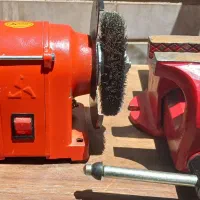 گیره و سنگ‌رومیزی  محک