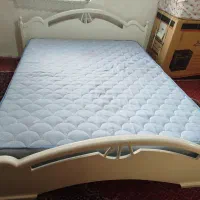 تخت خواب دو نفره چوبی همراه با تشک رویال