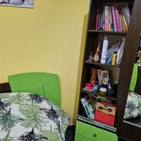 تخت و کمد و کتابخانه