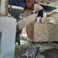 استخدام کارگر کارخانه سنگبری