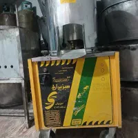دستگاه جوجه گردون .سبزی خورد کن صنعتی در حد نو