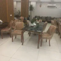 نیرو کار در سالن رستوران بی نظیری