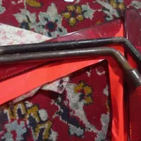 آچار چرخ پرایدی و مثلث خطر برای ماشین برای هرماشین