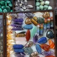 سنگ جواهراتی از هر نوع سنگی