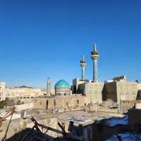خانه مسافر فرشی دیوار به دیوار حرم مطهر امام رضا