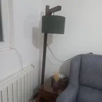 آباژور ایستاده